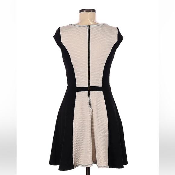 Sequin Hearts black and cream color block fit and flare dress, size 9 - Picture 2 of 9